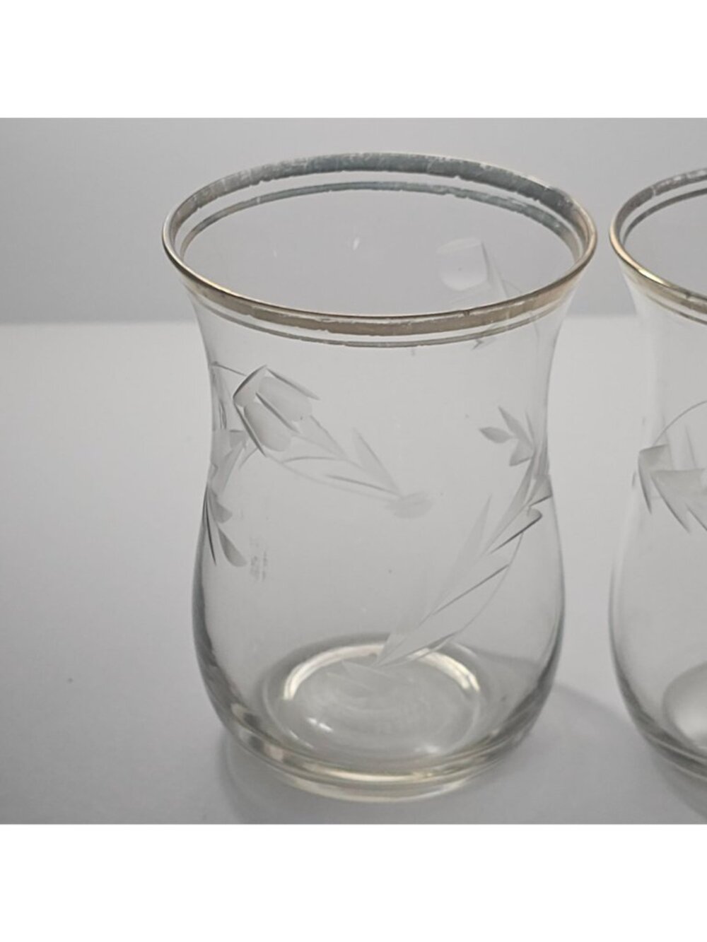 2 Vintage Etched Juice Glasses 3.25" Gold Rim Floral Cordial Cocktail Home Bar D - Picture 4 of 4